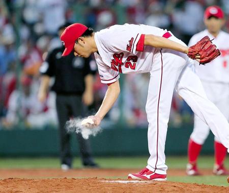 ４回途中に４失点で降板した薮田（撮影・出月俊成）