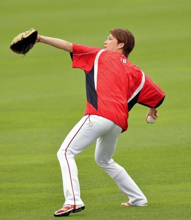 スライド先発へ向け、調整する広島・前田健太＝マツダスタジアム（撮影・出月俊成）