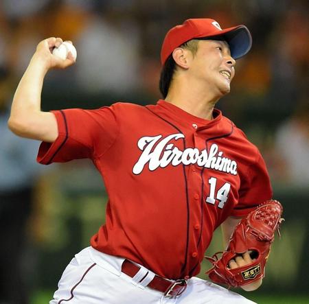 　気合の入った投球を見せる大瀬良