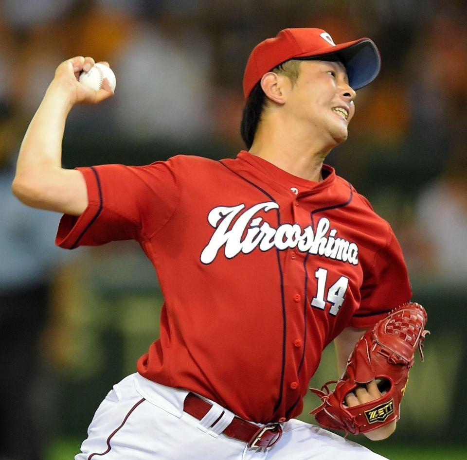 　気合の入った投球を見せる大瀬良