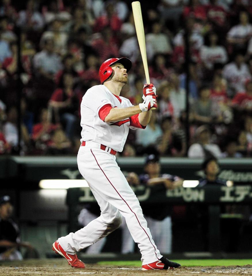 　９回、シアーホルツが右邪飛に倒れ、ゲームセット