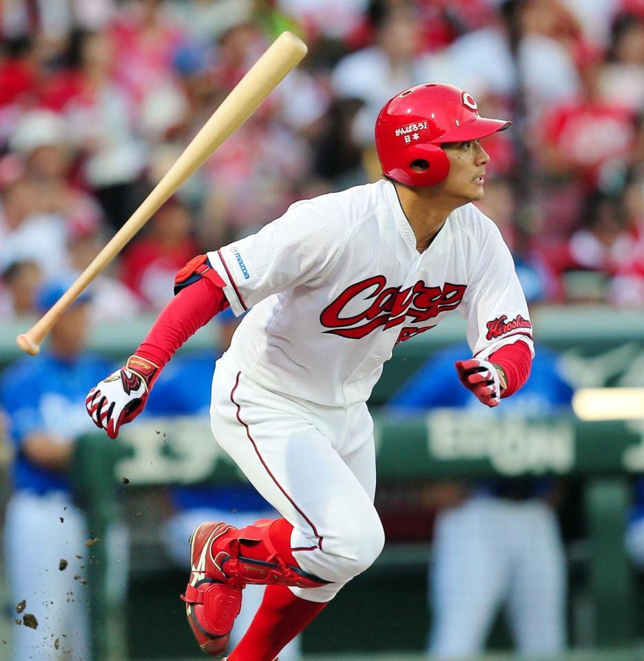 １回広島２死二塁、中前適時打を放つ広島・田中広輔＝マツダスタジアム（撮影・出月俊成）