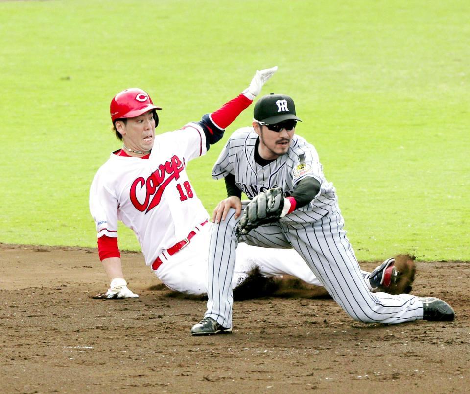 　５回、安打を放ち一気に二塁を奪う前田（野手・坂）＝撮影・飯室逸平