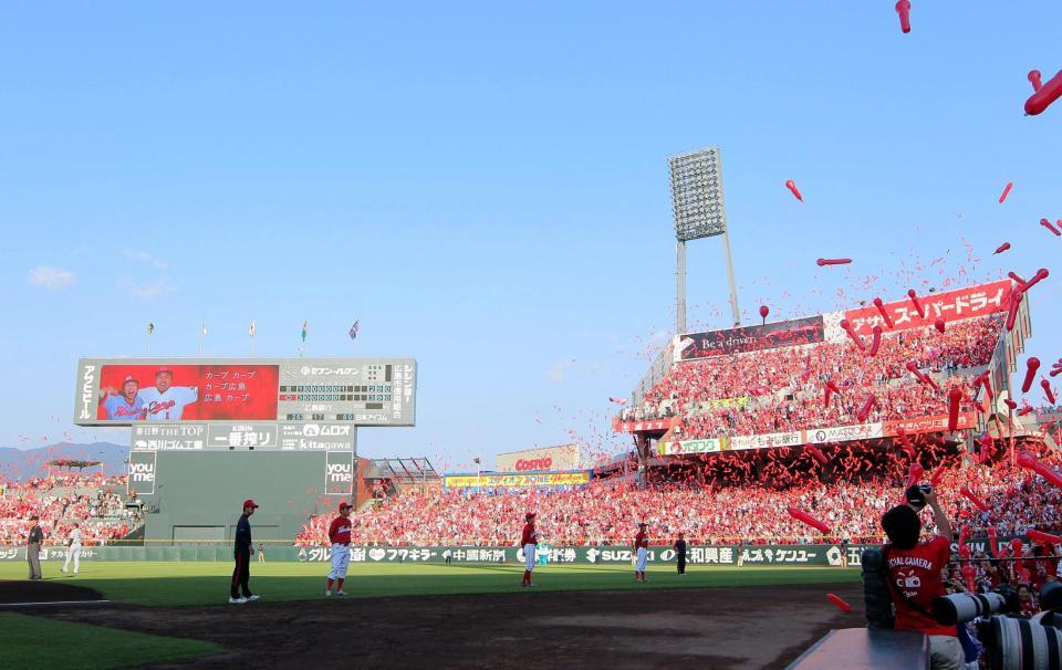 満員の観衆で埋まったマツダスタジアム