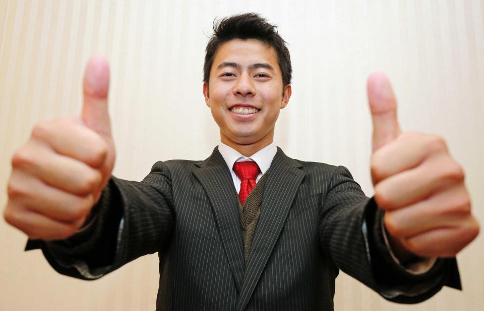 　入団会見を翌日に控え、笑顔を見せるオスカル（撮影・吉澤敬太）