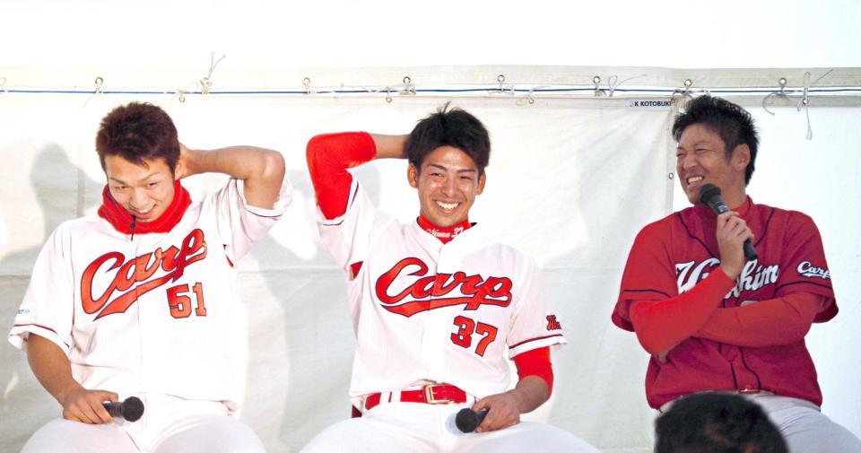 　トークショーで笑顔を見せる（左から）鈴木誠、野間、久本