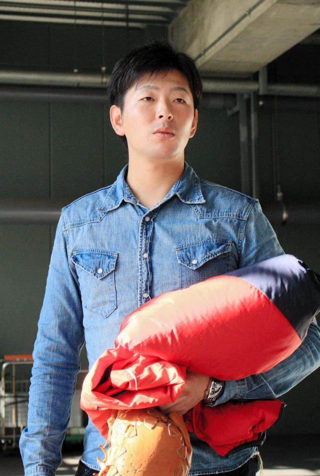 　マツダでの年内自主トレを打ち上げ、球場を後にする大瀬良