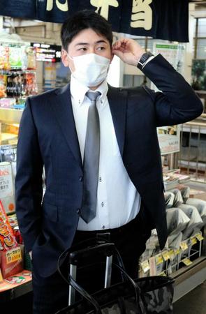 　先乗り自主トレに向けて意気込みを語る会沢