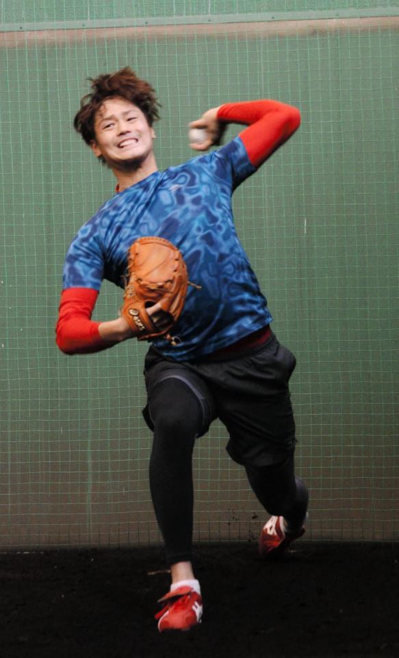 ブルペンで“マエケンスライダー”を投げ込む戸田