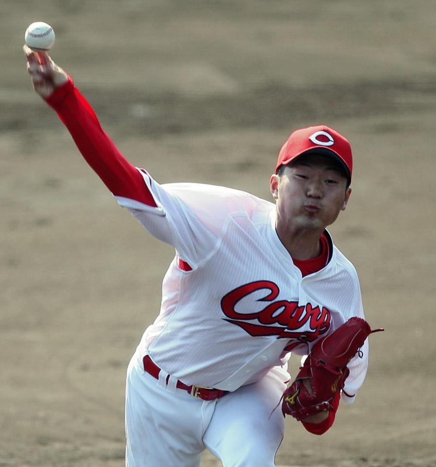 シート打撃に登板した広島・岡田明丈＝日南（撮影・北村雅宏）