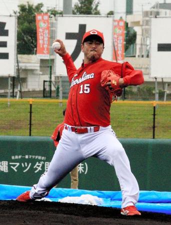 今キャンプ初めてフリー打撃に登板する広島・黒田＝沖縄県沖縄市コザしんきんスタジアム