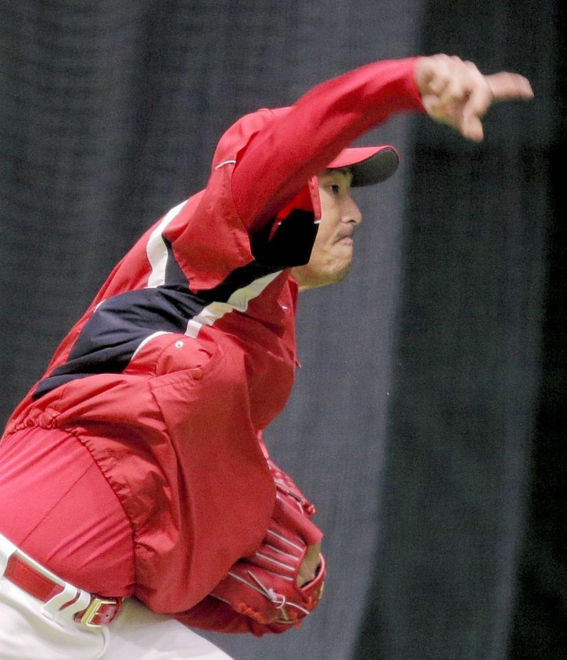 　黙々と投げ込む黒田