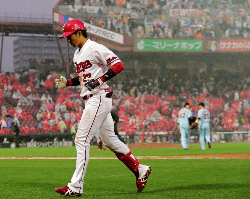 延長12回、二塁ゴロに倒れ、最後の打者となった野間