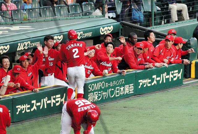 カープ先制　丸、ルナが連続タイムリー