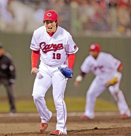 　３回、ナニータから三振を奪い、雄たけびをあげる野村（撮影・吉澤敬太）