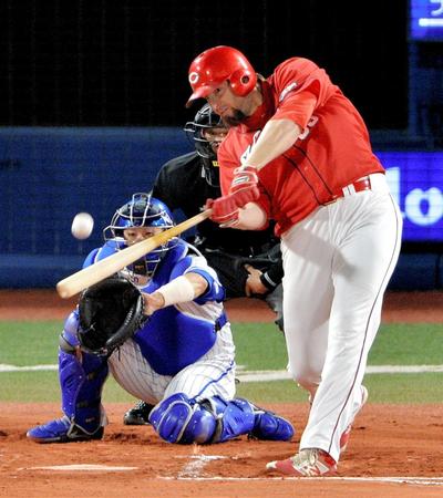 ６回、ソロを放つエルドレッド（撮影・西岡正）