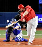 ６回、ソロを放つエルドレッド（撮影・西岡正）