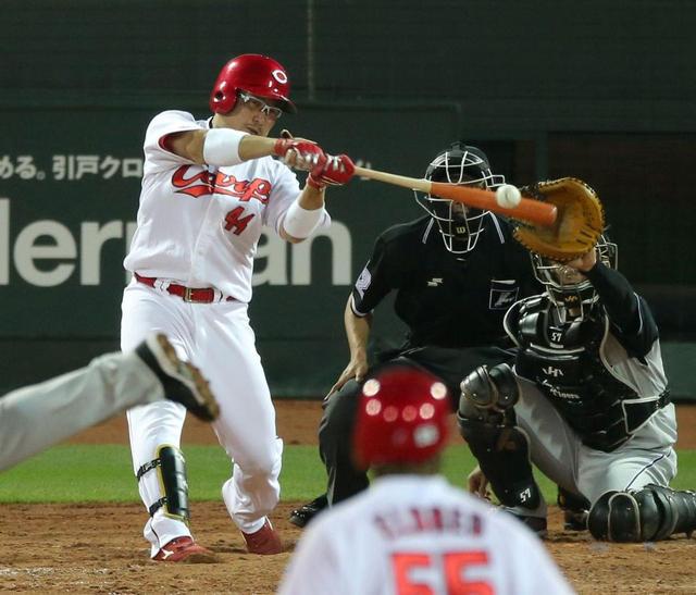 あきらめん　松山が特大の１号２ラン