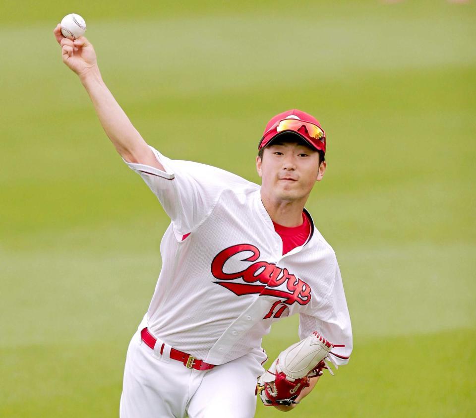 　力強い球を投げ込む岡田（撮影・吉澤敬太）