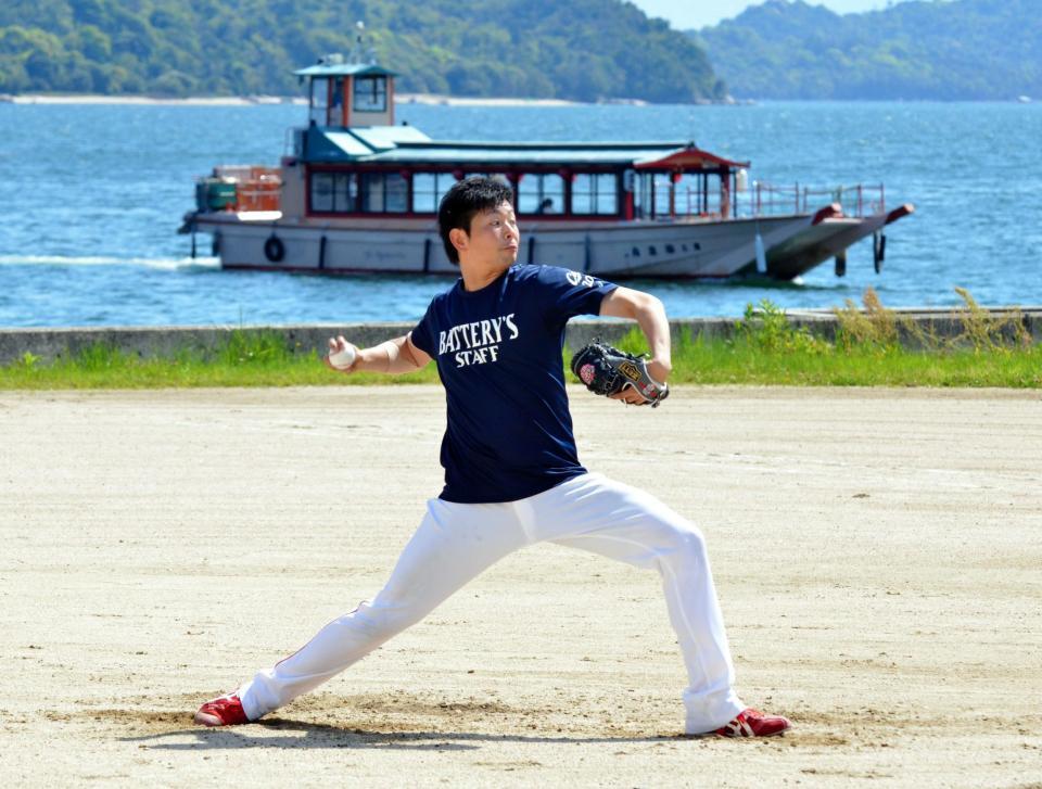 ２９日力強く投げ込む大瀬良＝　広島県廿日市大野練習場