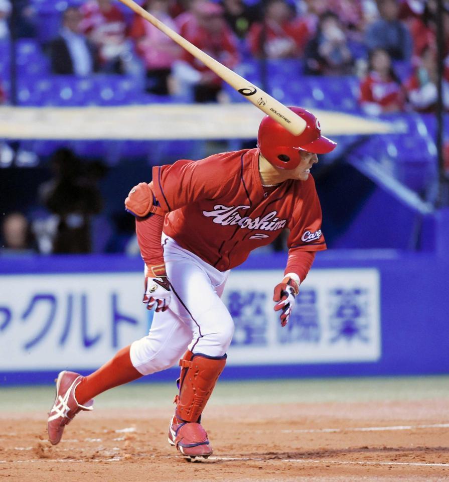 　３回、内野安打を放つ田中（撮影・出月俊成）