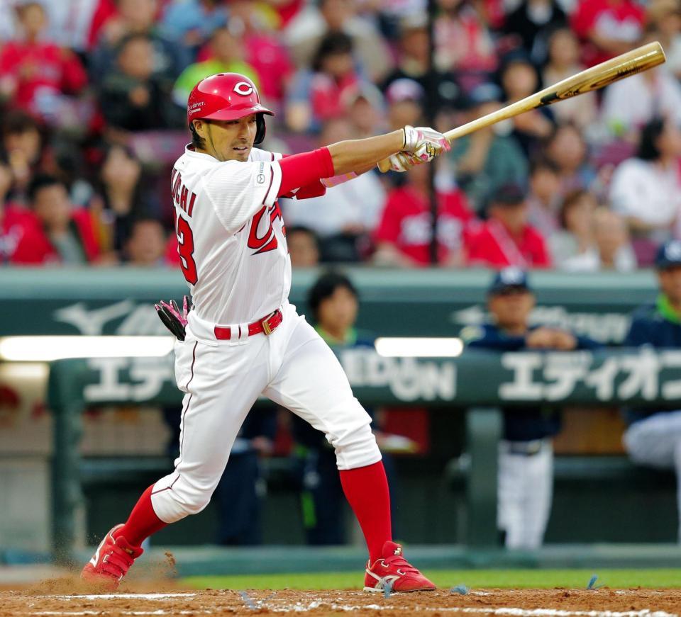 ２回広島１死一、三塁、菊池は中前に適時打を放つ＝マツダスタジアム（撮影・吉澤敬太）
