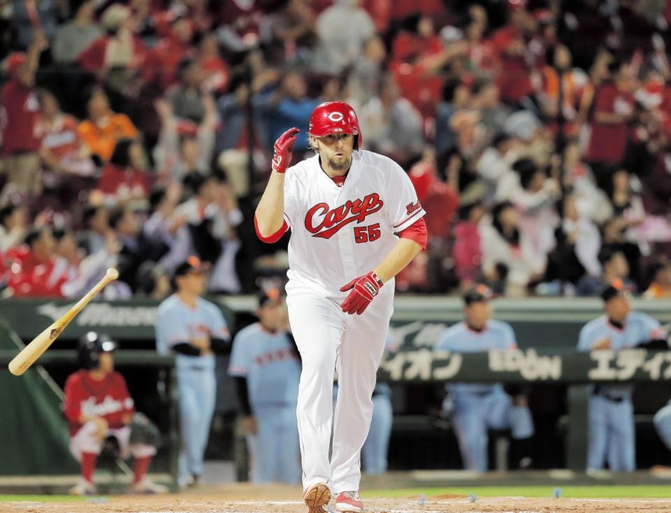 ８回、２ランを放つエルドレッド（撮影・吉澤敬太）