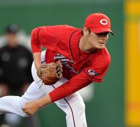 日本ハム打線を相手に力投する戸田＝旭川スタルヒン球場（撮影・西岡正）