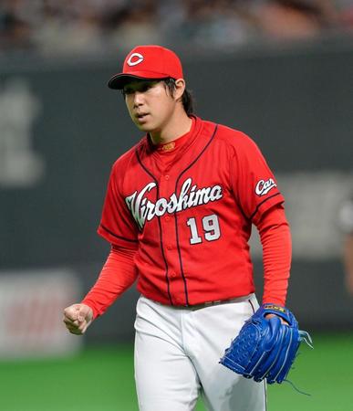 　５回、ガッツポーズの広島・野村