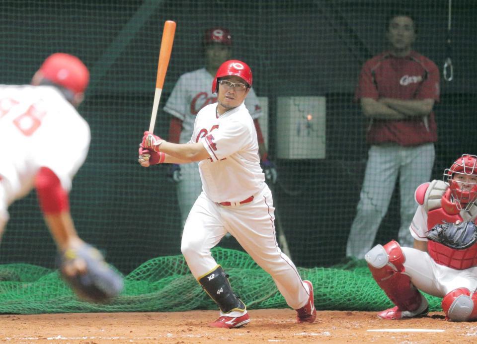 　シート打撃に臨む松山