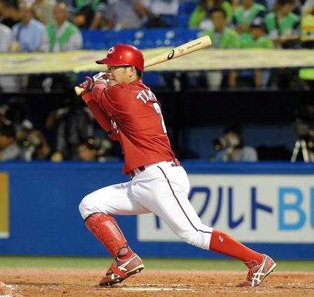 ３回、田中が中前打を放つ＝神宮球場（撮影・堀内翔）