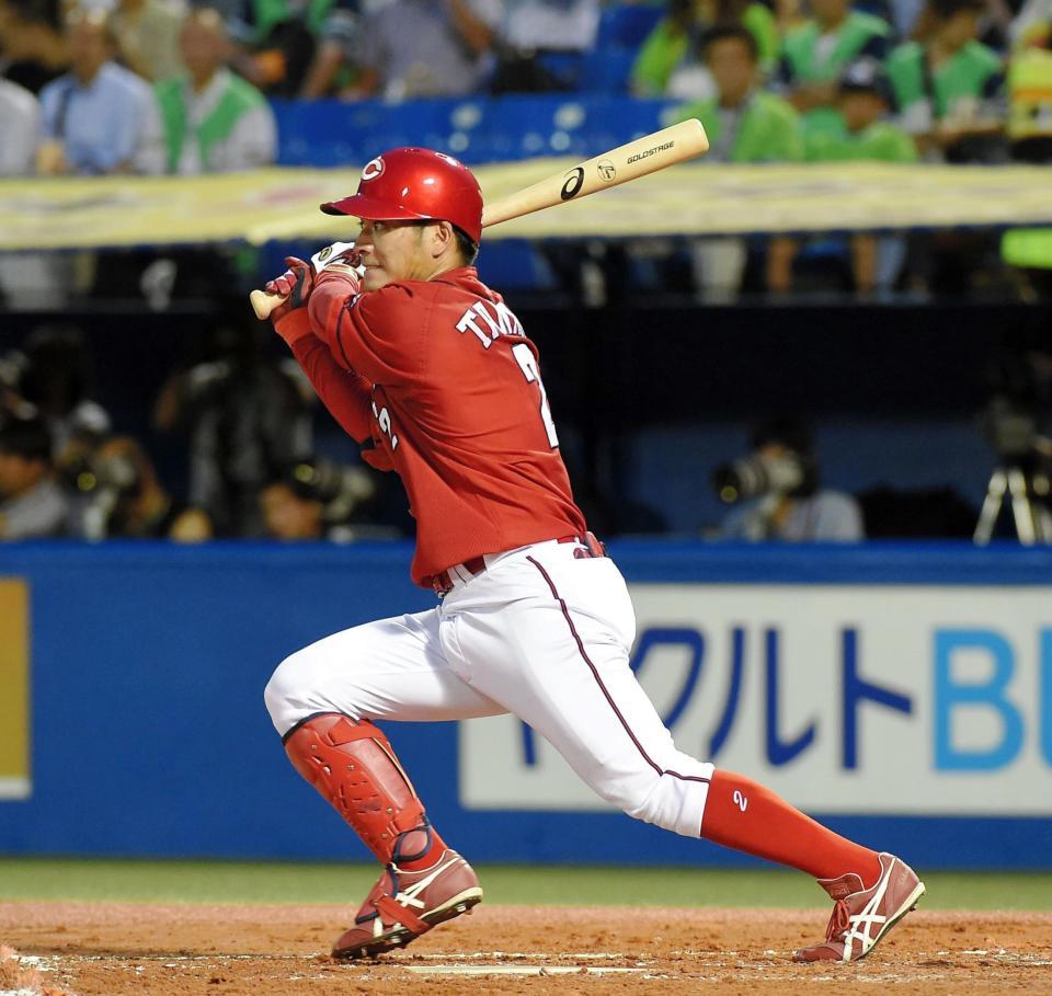 ３回、田中が中前打を放つ＝神宮球場（撮影・堀内翔）