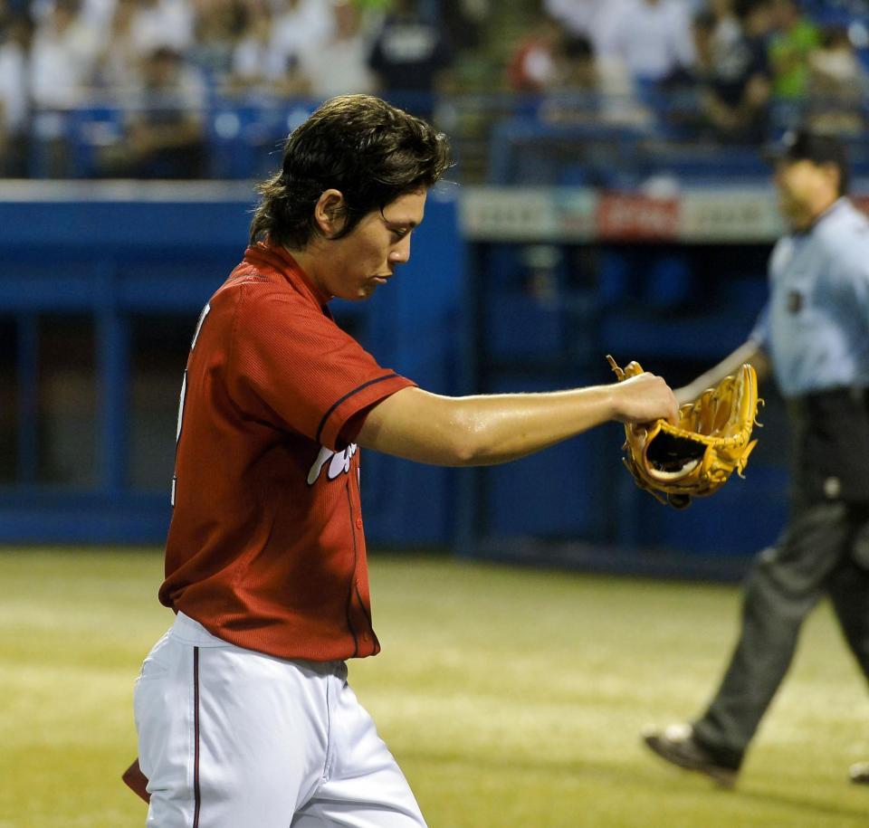 ６回途中に降板する九里