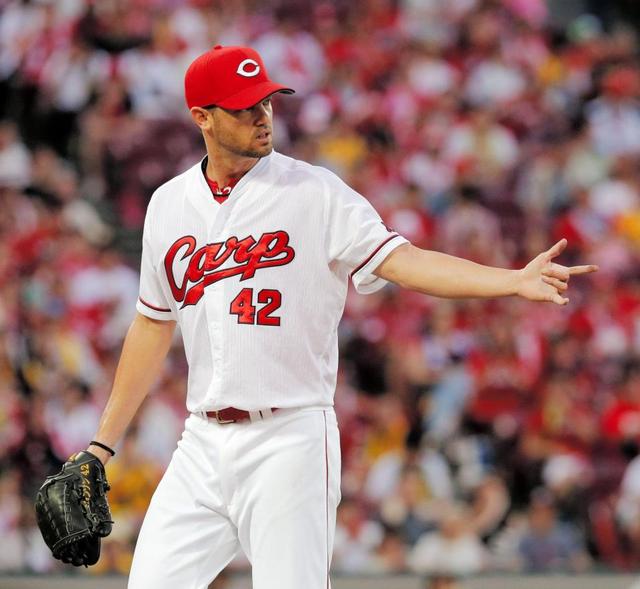 広島 ジョンソンが11勝目、三回に一挙5点を先制