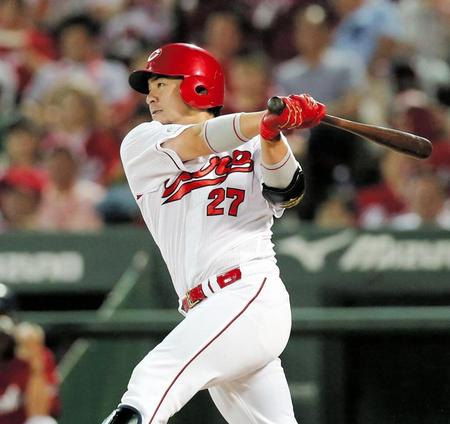 ２回、中前に適時打を放つ広島・會澤