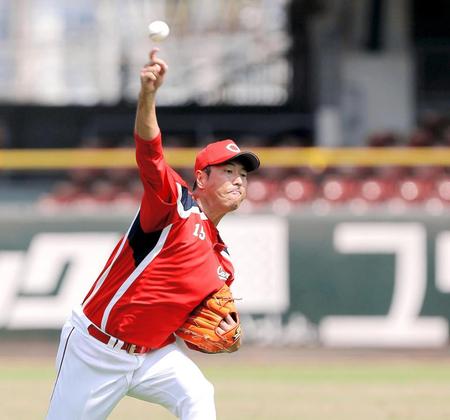 登板へ向けて調整する黒田（撮影・北村雅宏）