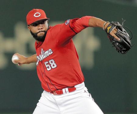 力投する広島のジャクソン＝東京ドーム（撮影・吉澤敬太）