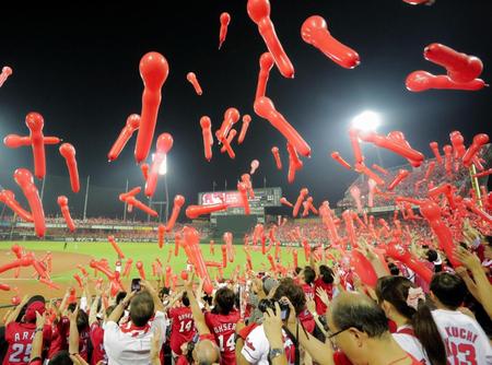 入場者数が２００万人に達成したマツダスタジアム＝マツダスタジアム（撮影・吉澤敬太）