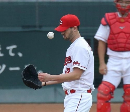 ４回、阪神・北條に先制ソロを浴びたジョンソン＝マツダスタジアム（撮影・田中太一）