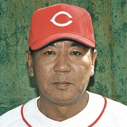 108番 35歳の闘将、山本(一)選手 山本一義 広島 1973年カルビープロ