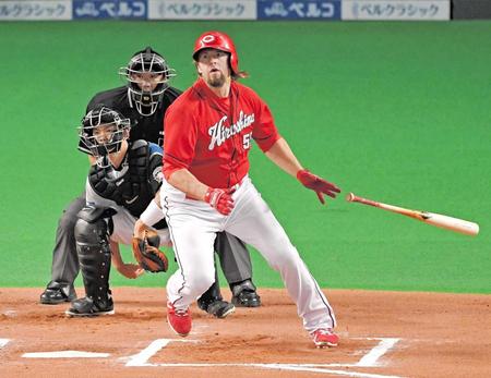 　６回、右前打を放つエルドレッド