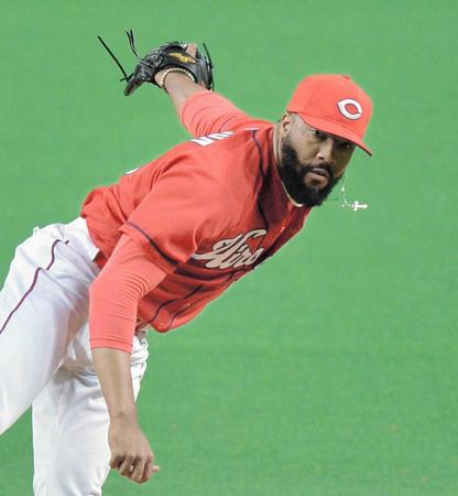 　８回に登板し無失点に抑えたジャクソン（撮影・佐々木彰尚）