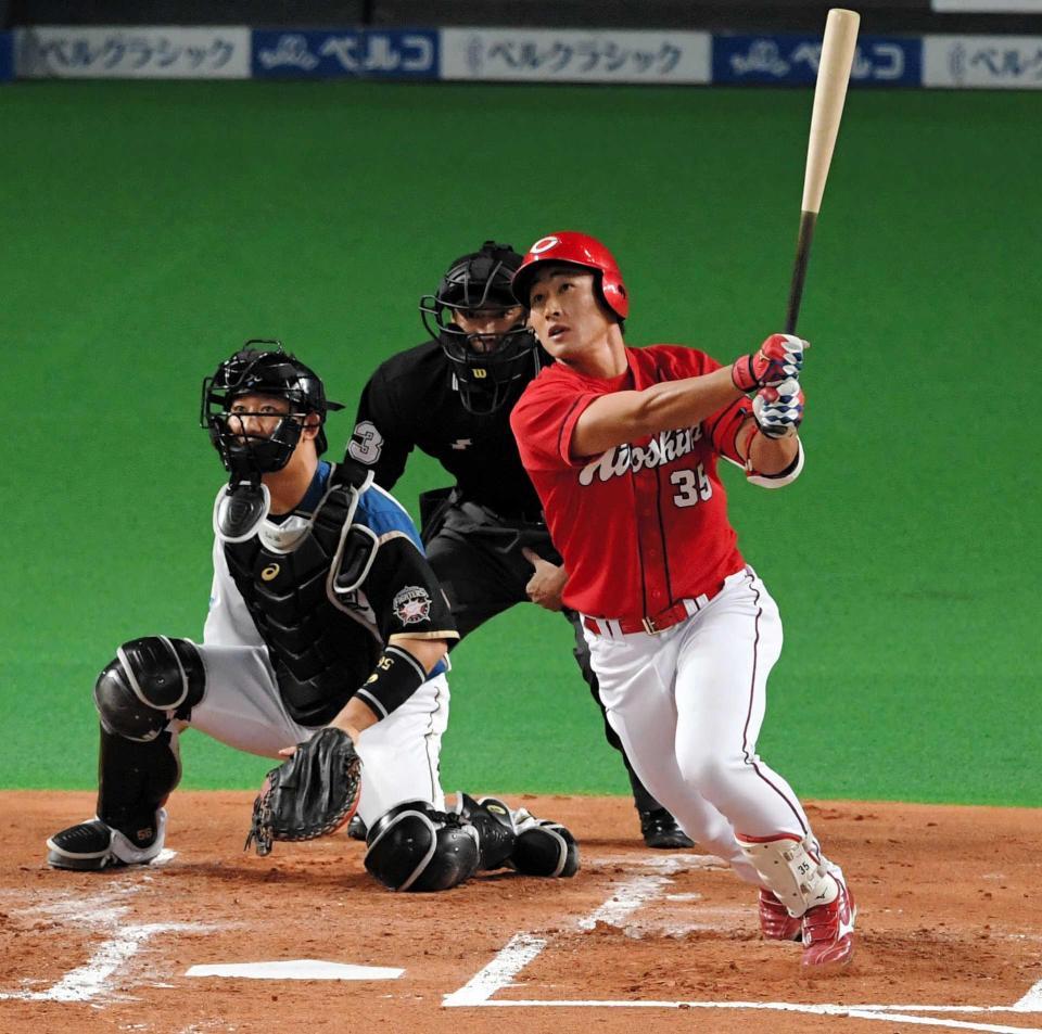 　２回、二塁打を放つ下水流（撮影・出月俊成）
