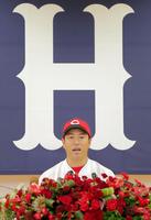 引退会見を行う広島・黒田博樹＝マツダスタジアム（撮影・吉澤敬太）