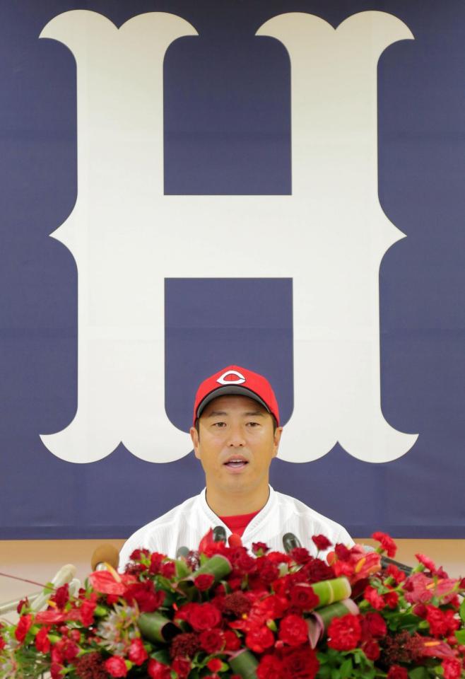 引退会見を行う広島・黒田博樹＝マツダスタジアム（撮影・吉澤敬太）
