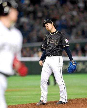 　４回、ベルドゥーゴに同点ソロを浴びた野村（撮影・佐々木彰尚）