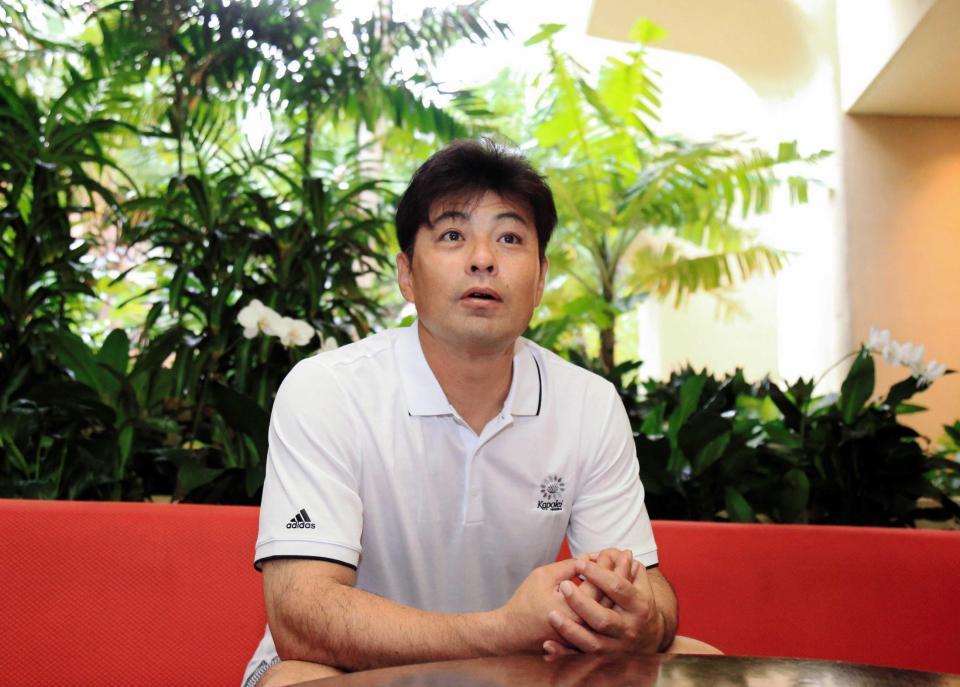 　報道陣の質問に答える緒方監督（撮影・吉澤敬太）