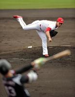 １回ロッテ２死満塁、平沢と対戦する広島ドラフト１位・加藤＝沖縄市