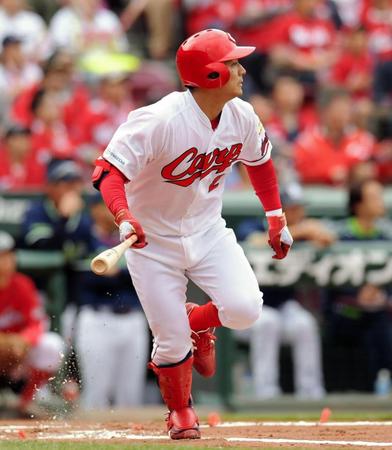 １回広島無死、田中広輔は左前打を放つ＝マツダスタジアム（撮影・吉澤敬太）