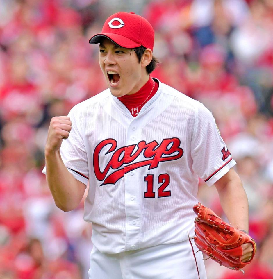 　６回、山田を併殺打に打ち取りほえる九里（撮影・吉澤敬太）